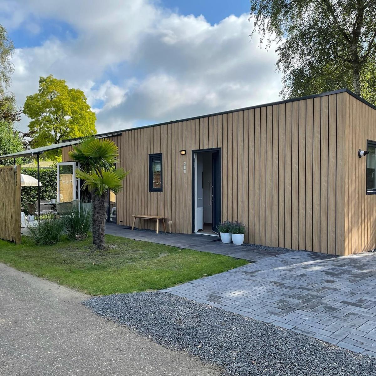 Chalet Ibiza Style Heart Of Zeeland, Dog Welcome! Vp021